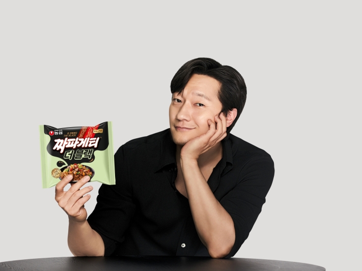 “色気溢れる” 俳優ソン・ソック、「チャパゲティ」新商品の広告モデルに抜擢
