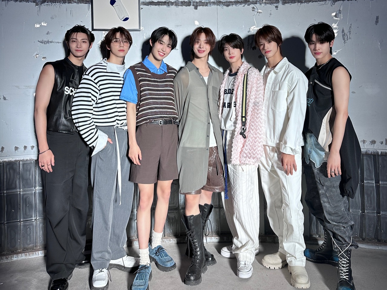 NiziUの“弟分”グループNEXZ、『Simmer』で魅せた“次世代パフォーマンス職人”の実力