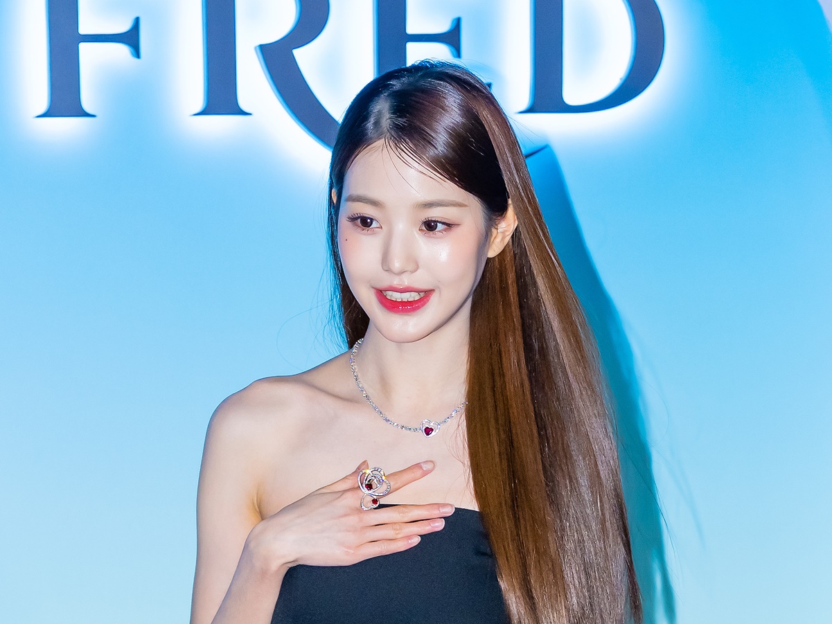 【写真】IVE・ウォニョン、超至近距離でも際立つ“最強ビジュ”でファン悩殺「可愛すぎ」「一生支持します」