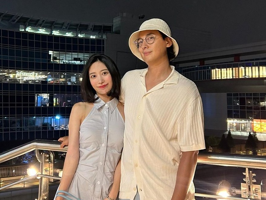 14歳年上の韓国俳優と結婚した日本人女性、“ふっくらお腹”で最後の旅行へ！イ・ジフン妻の近況【PHOTO】