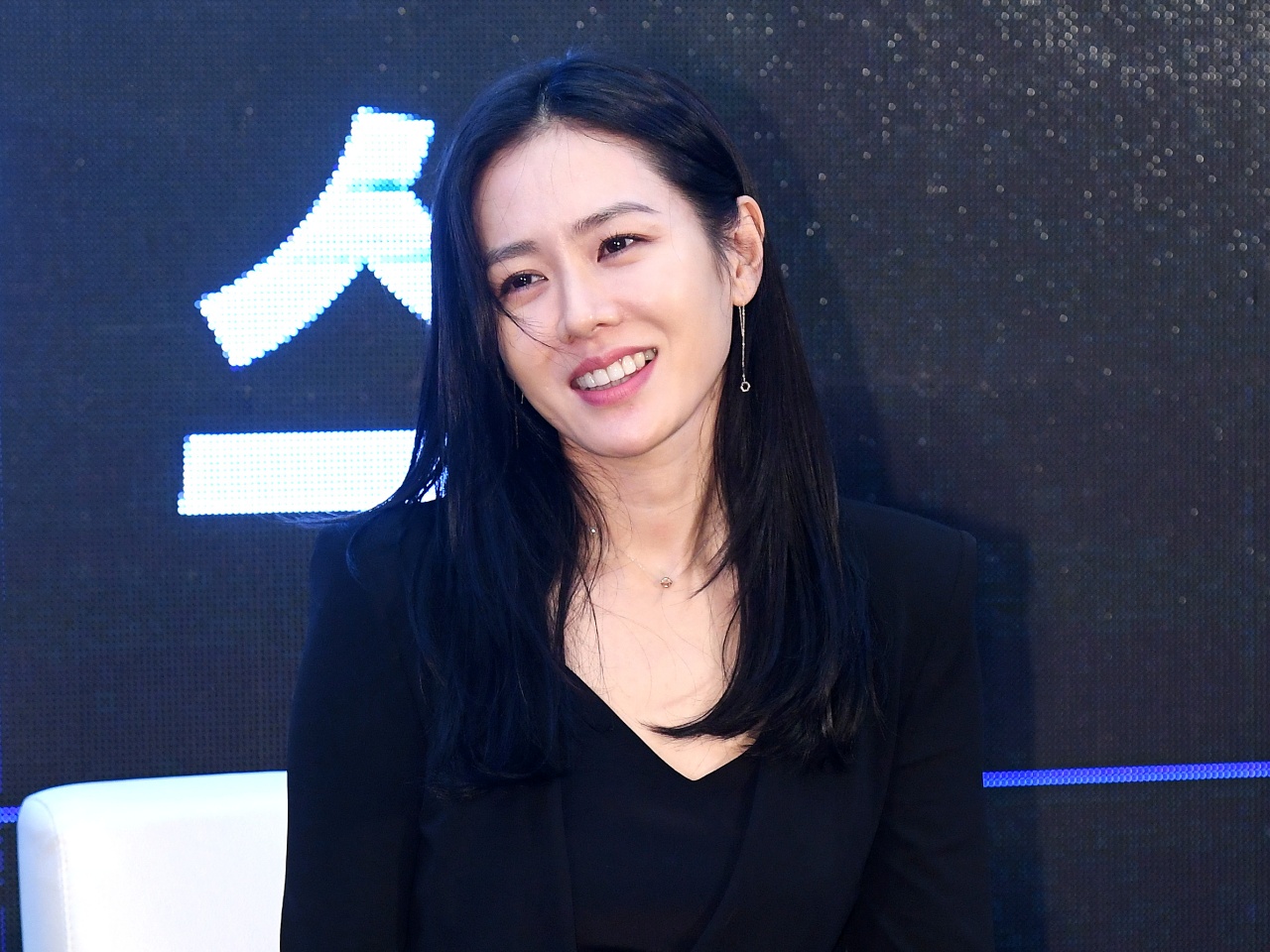 『愛の不時着』ソン・イェジンが来日？日本料理を目の前に満面の笑み！「女神のような微笑み」【PHOTO】