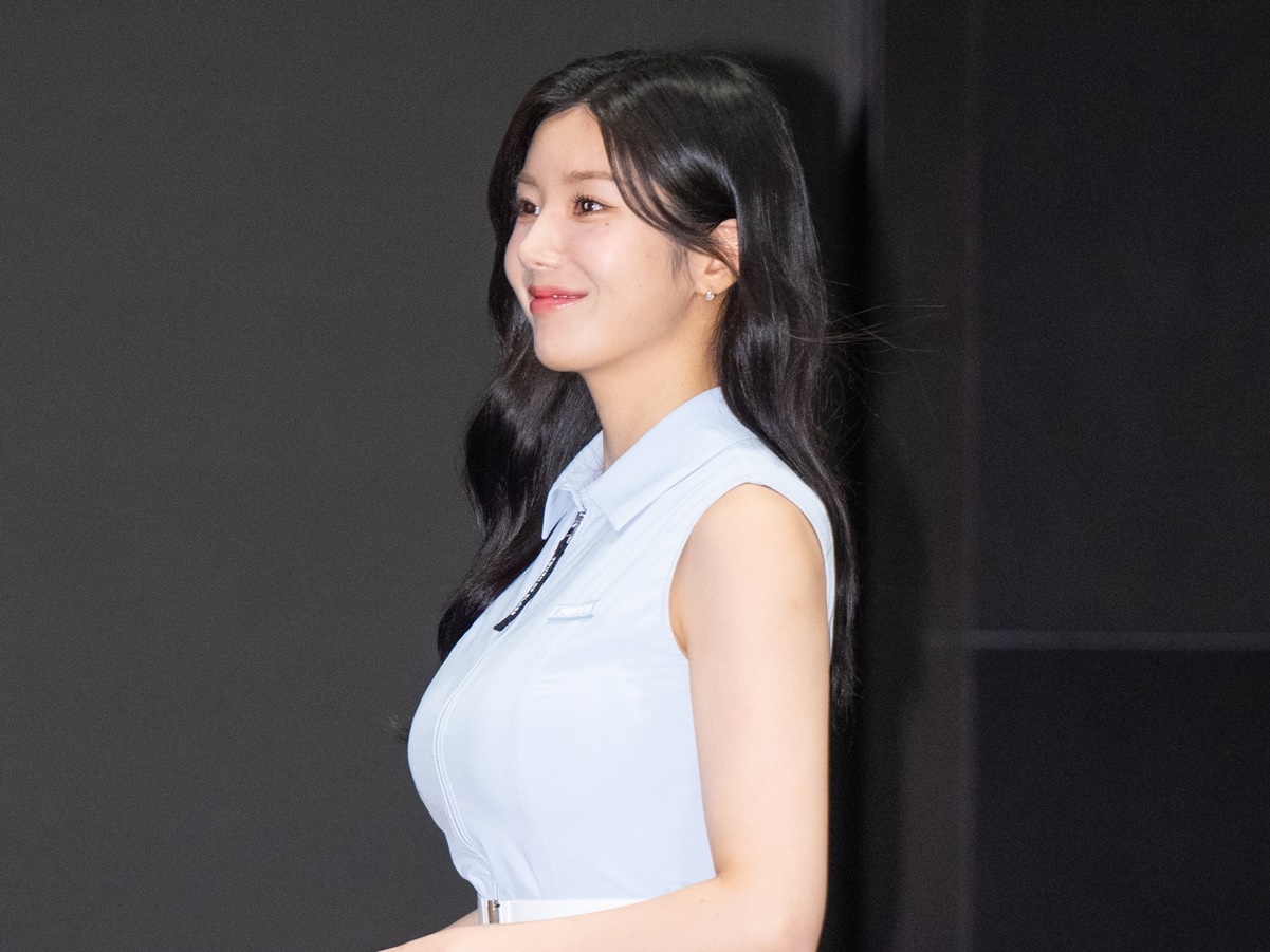 【写真】圧巻過ぎて脱帽…歌手クォン・ウンビ、タイト目ゴルフウェア姿に反響「まさに女王」