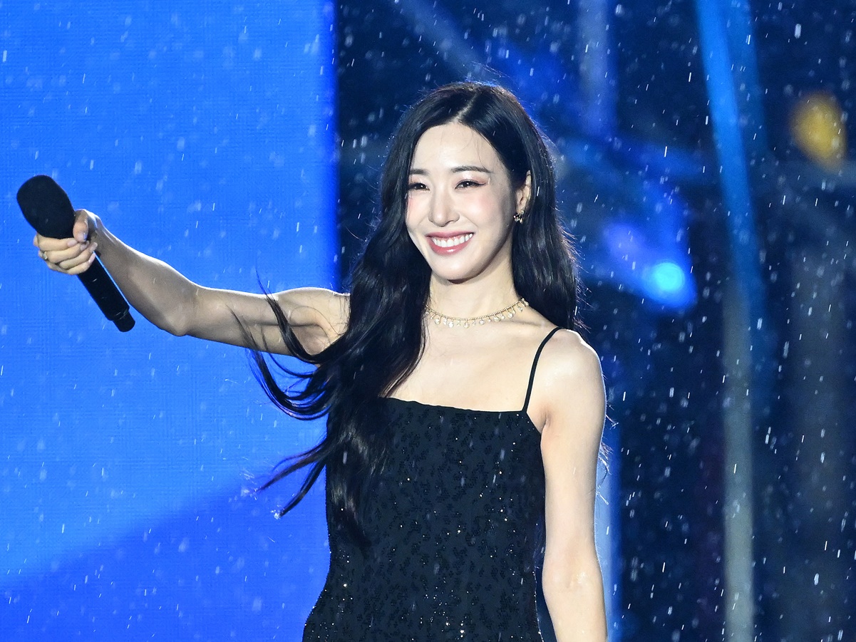 少女時代・ティファニー、純白キャミドレスで大胆肌見せ！“不変の美貌”に感嘆「天使ですか…？」【PHOTO】