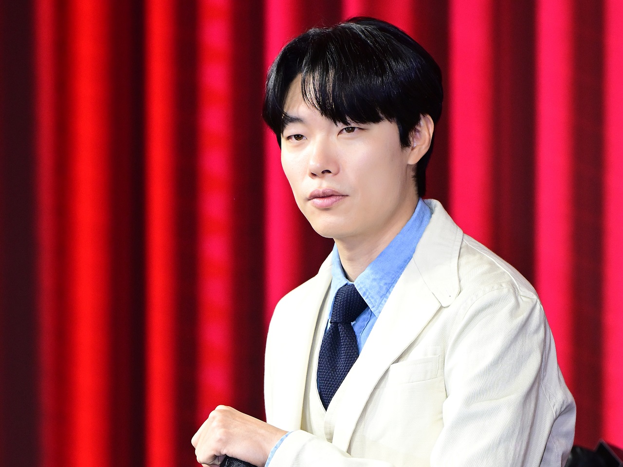 “元カノ”まで巻き込んだハン・ソヒとの熱愛・破局に沈黙を貫いた俳優リュ・ジュンヨル、ついに口開く