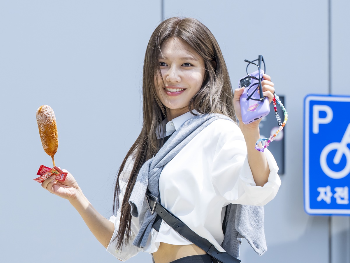少女時代・スヨン、ちょっぴり大胆な私服オフショット ファンから「脚長…」「美しすぎ」と絶賛【PHOTO】