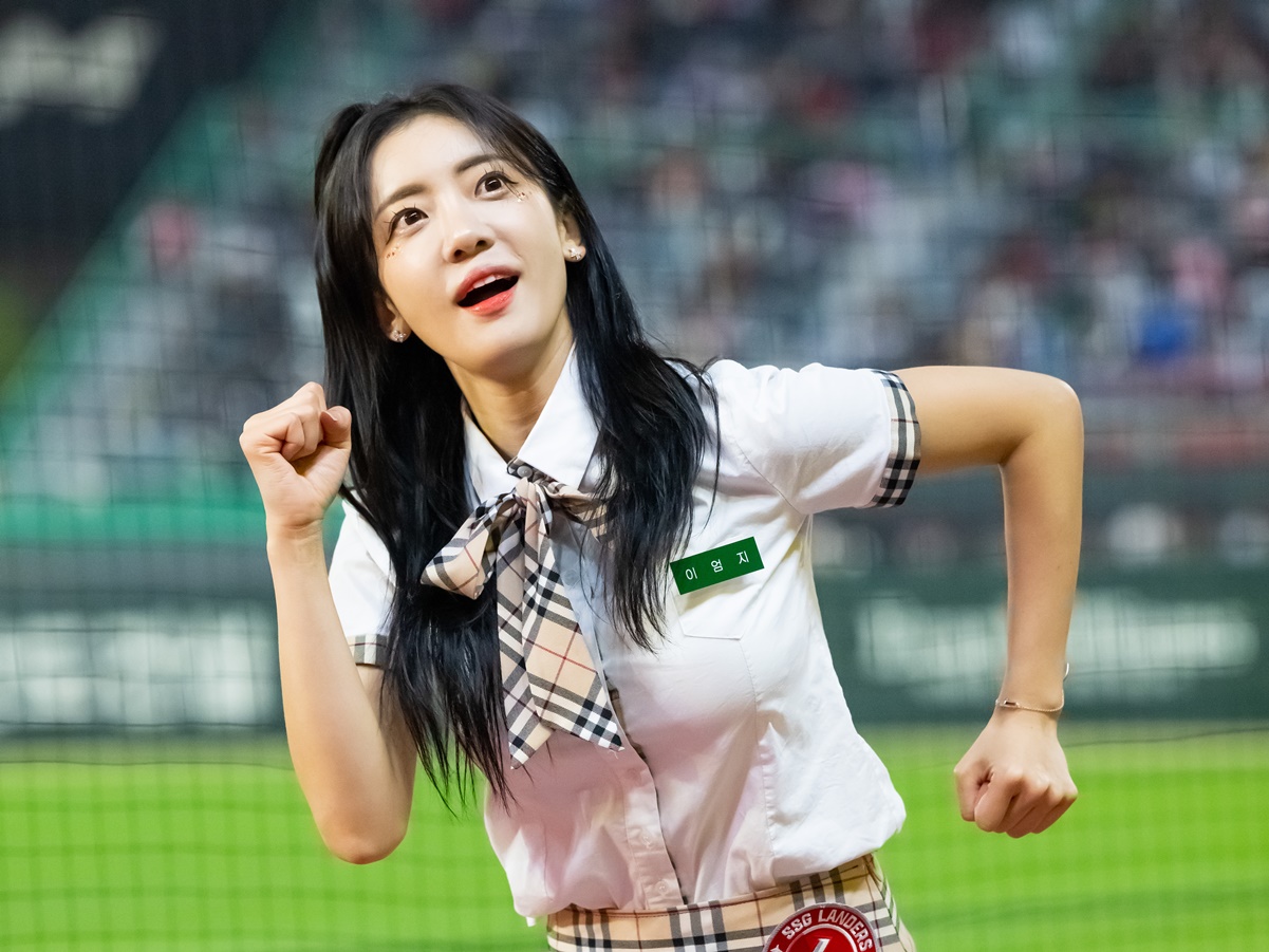 韓国プロ野球チア、日本で撮った細身際立つゴルフウェア姿に反響多数！「美しすぎる女神」【PHOTO】