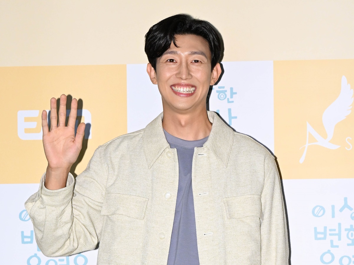 『ウ・ヨンウ』俳優カン・ギヨン、実兄が44歳でこの世を去る…喪主として弔問客に対応