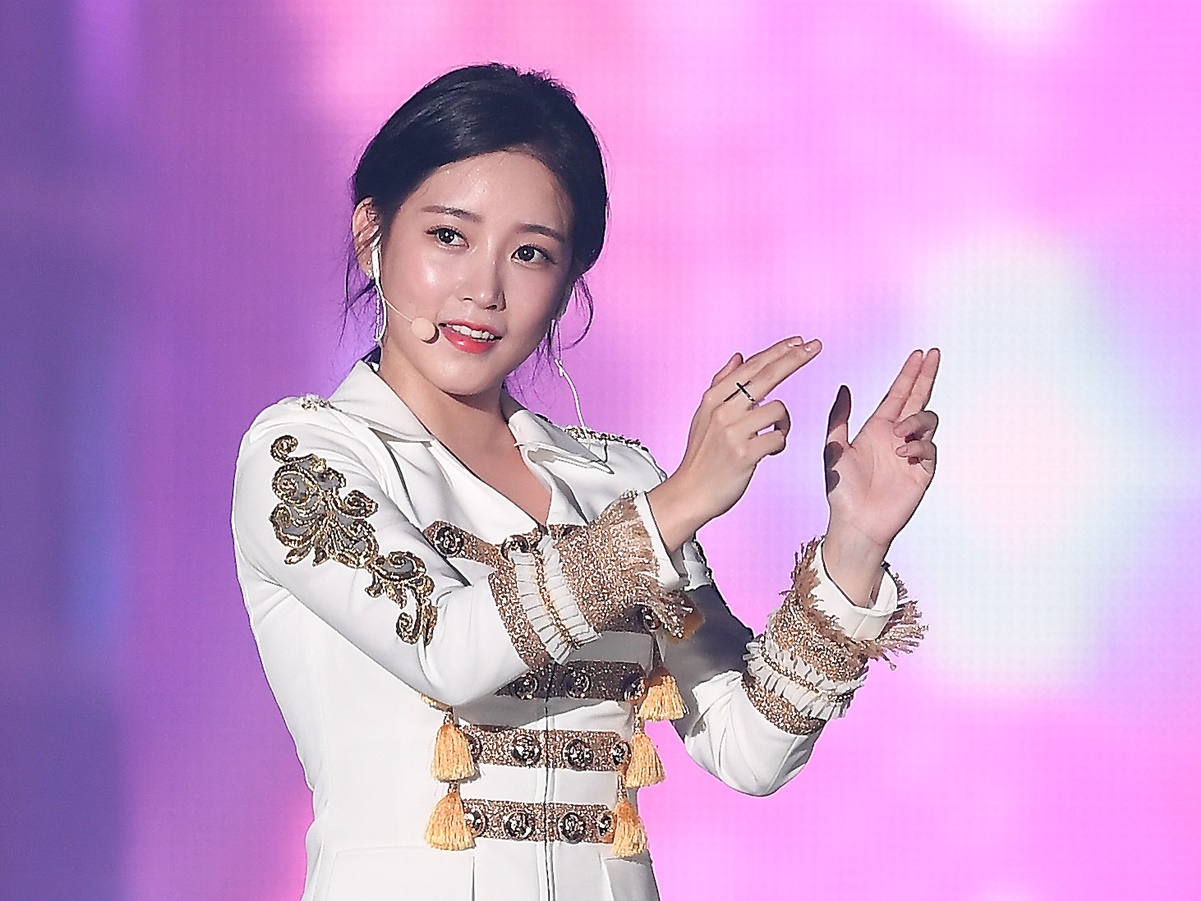 【写真】9歳下サッカー選手と結婚したT-ARA出身ソヨン、濡れ髪のプールサイドSHOT 36歳に見えない童顔美貌