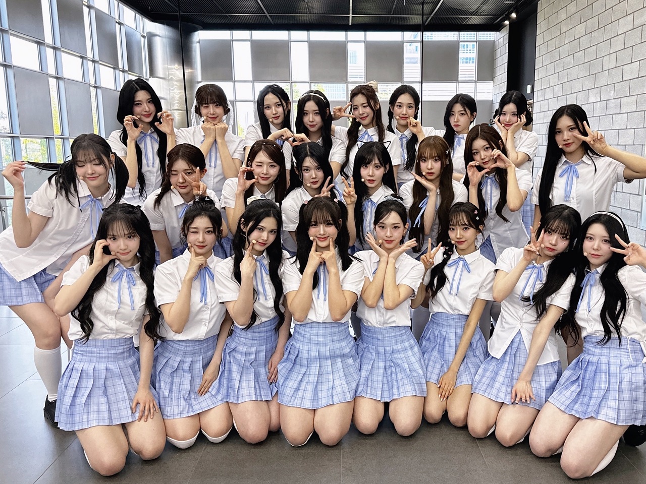 “24人組”ガールズグループtripleS、完全体でカムバック！ダークな世界観が再び