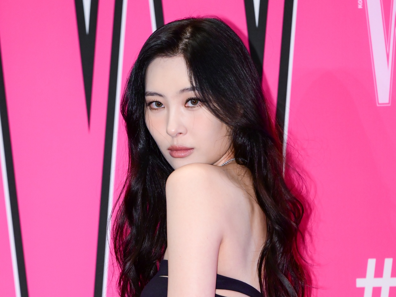 TWICE・ツウィも思わずコメント…韓国女性歌手、+8kgの「出るとこ出てる」メリハリ体型に釘付け