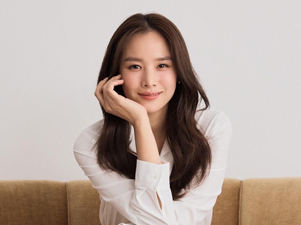 再婚説に二人目妊娠説…“俳優イ・ドンゴンの元妻”女優、フェイクニュースにも淡々と「完全に嘘だ」と反応