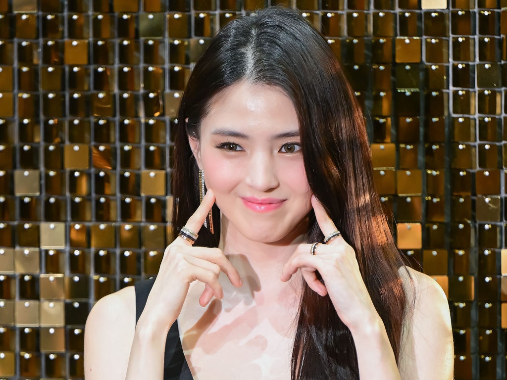 【写真】えっ…本物？女優ハン・ソヒ、胸元や二の腕、肩まで“タトゥーだらけ”の自撮り写真を突如公開