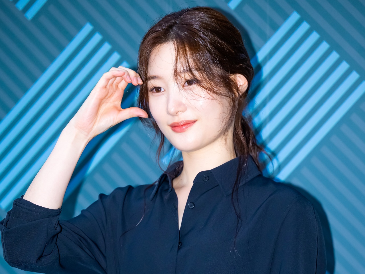 “元祖清純アイドル”I.O.I出身チョン・チェヨン、清楚な顔立ちと相反するボリューム感「好きだ…」【PHOTO】