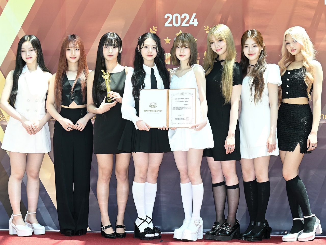 日本人メンバー2人が所属する新人ガールズグループ「UNIS（ユニス）」、デビュー100日をお祝い！