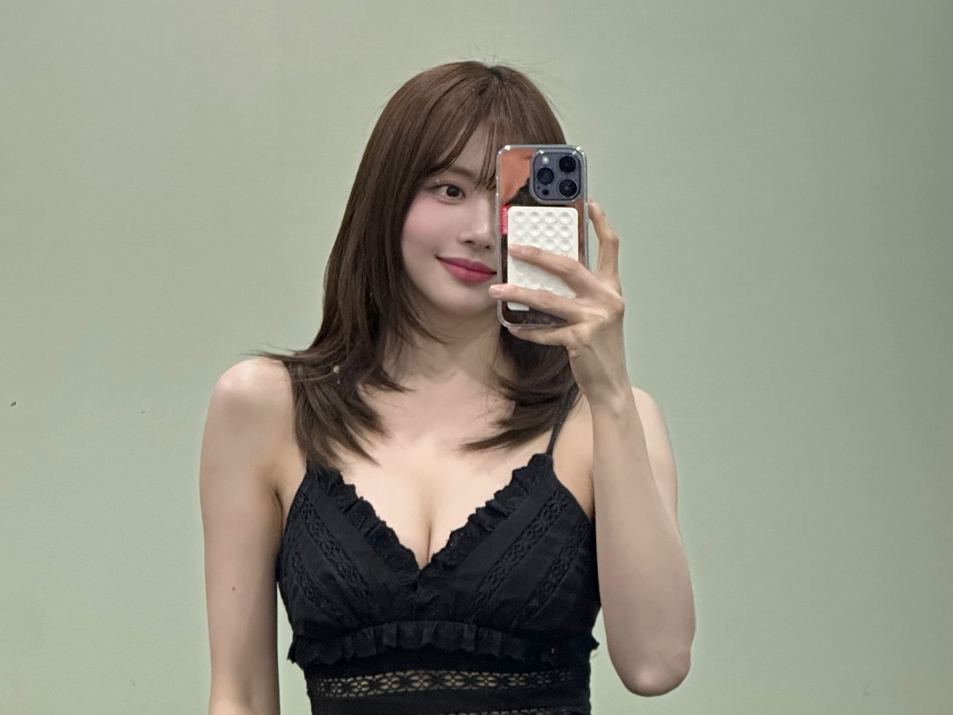 「合成ではないですよ」ツッコまれる前に自ら対策…肩美人とエール受けた韓国女優、“疑惑の1枚”