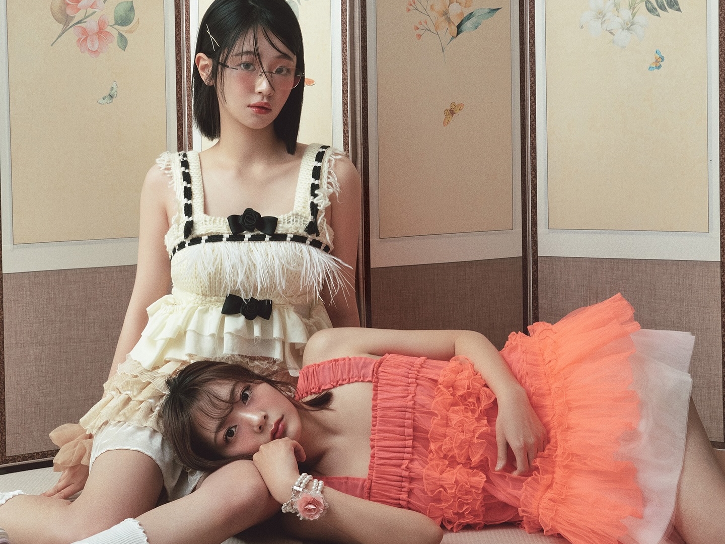 【写真】元NMB48メンバーがボーカル務めるガールズバンド「QWER」、ビジュアルまで魅力MAXな雑誌カット