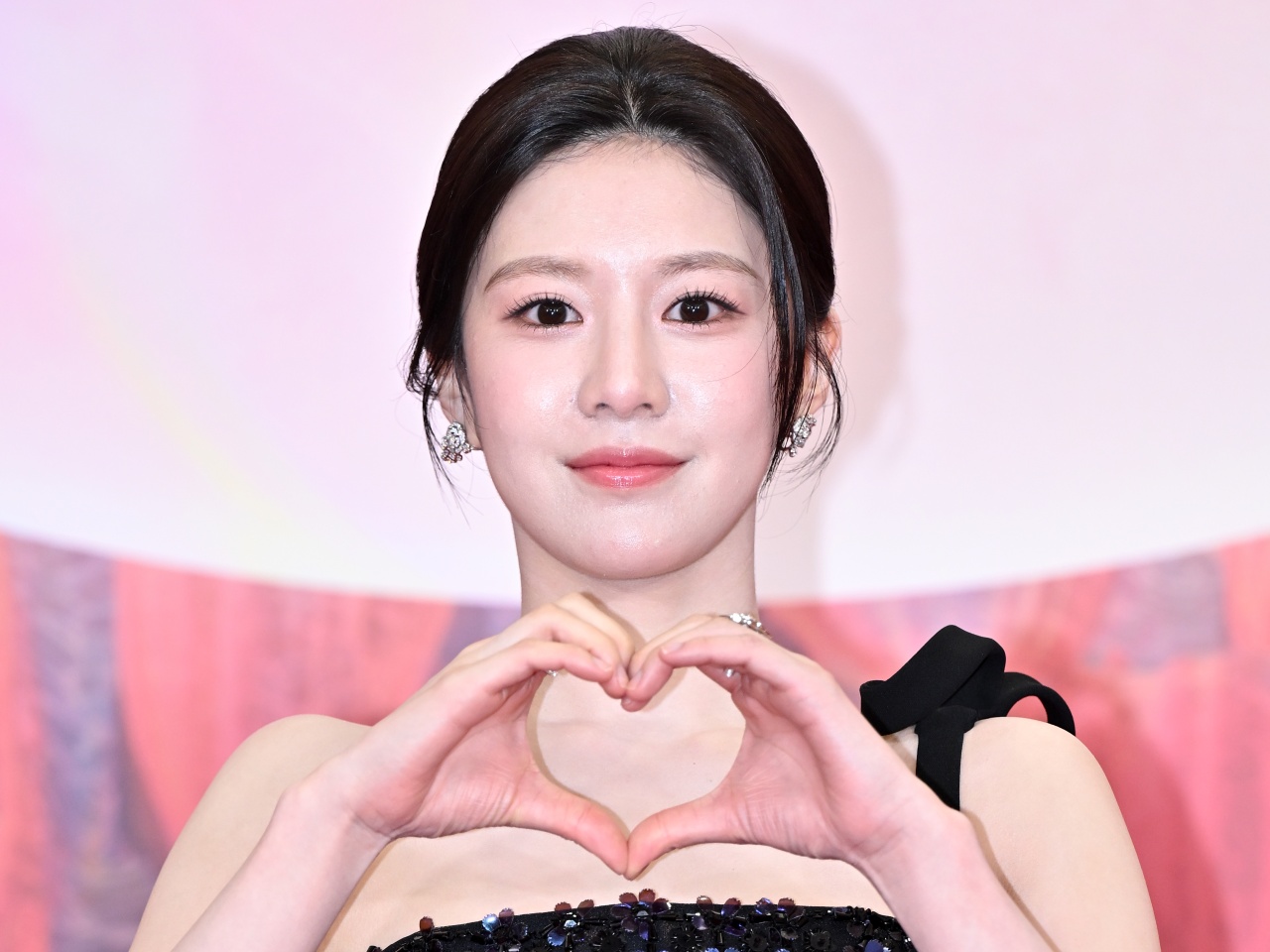 「人間か人形かAIか…」『ムービング』女優コ・ユンジョン、ファンも困惑する美貌とは？【PHOTO】