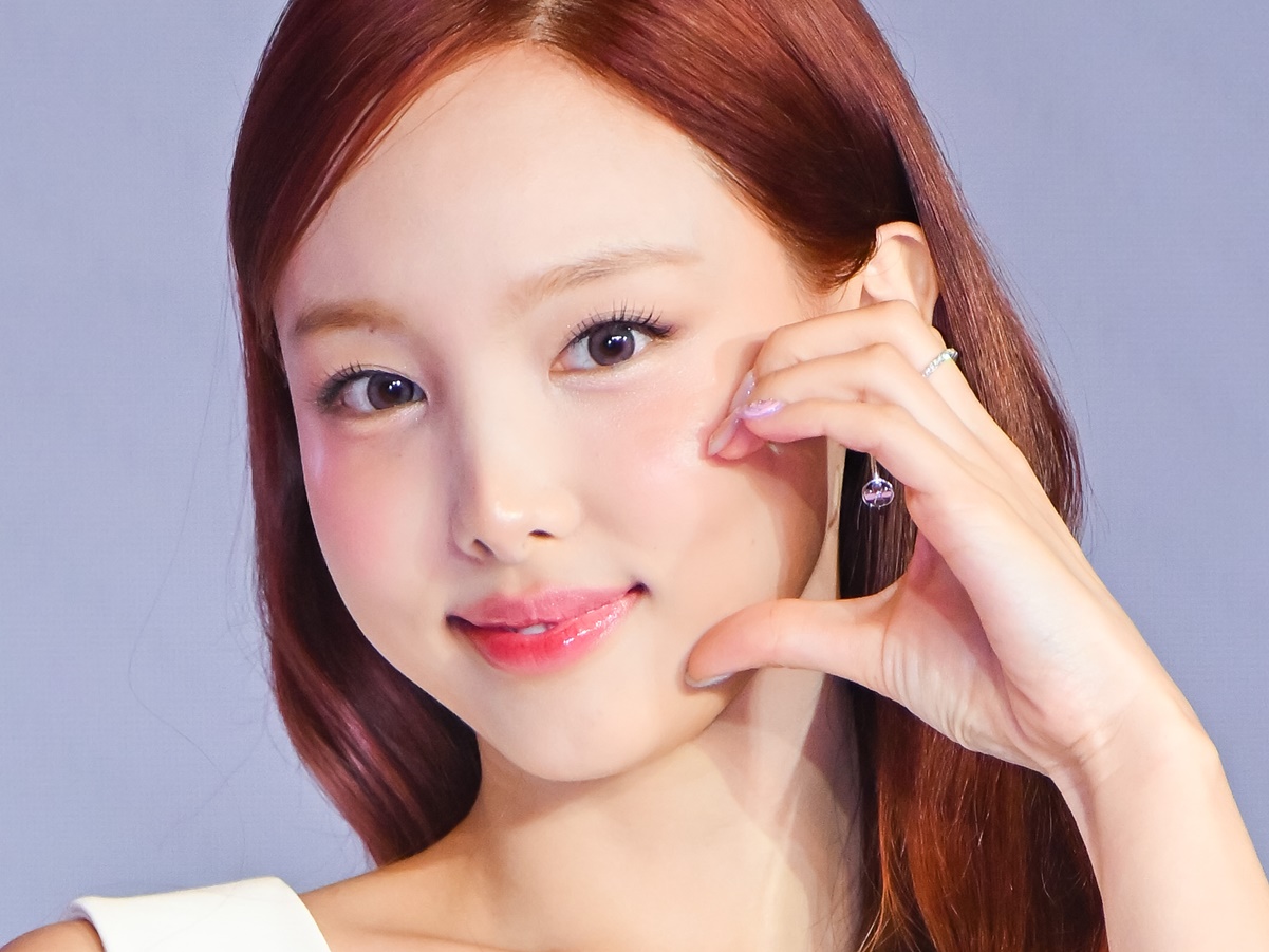 TWICE・ナヨンが快挙達成！K-POP女性ソロ史上初の「ビルボード200」2作品連続トップ10入り