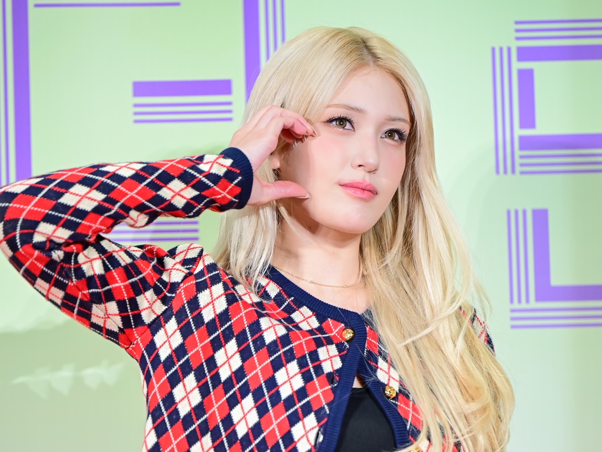 歌手チョン・ソミ、まさかの“水中自撮り”にファン騒然「人魚姫かと思った」「こっちが息できない」【PHOTO】