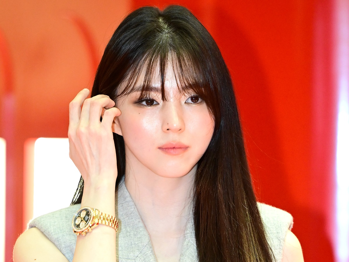 “全身タトゥー”で注目集めた韓国女優ハン・ソヒ、ファッションブランド広告で見せた「洗練美」【PHOTO】