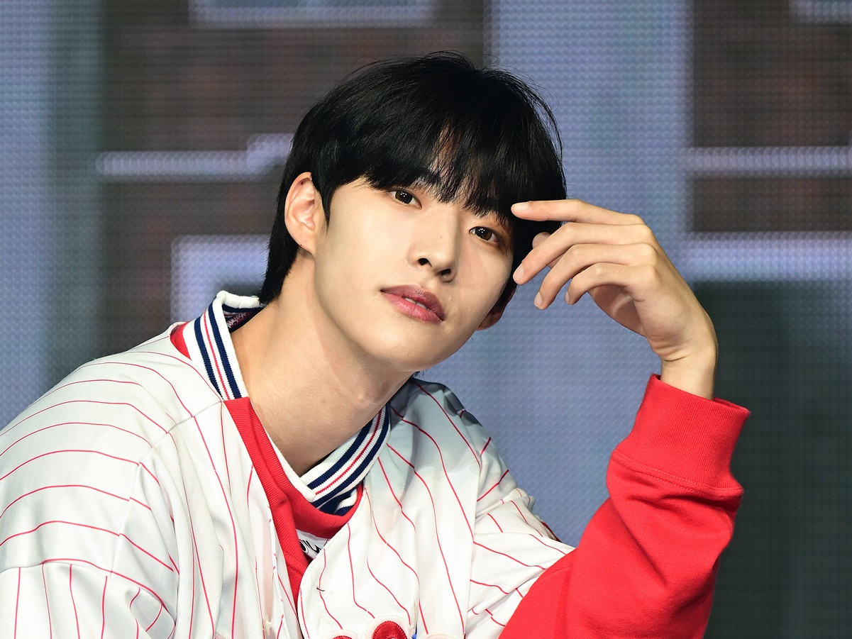 日本ファンコン直前に衝撃…YOUNITE、ヒョンスンが「個人的な事情」で脱退→8人体制で活動継続