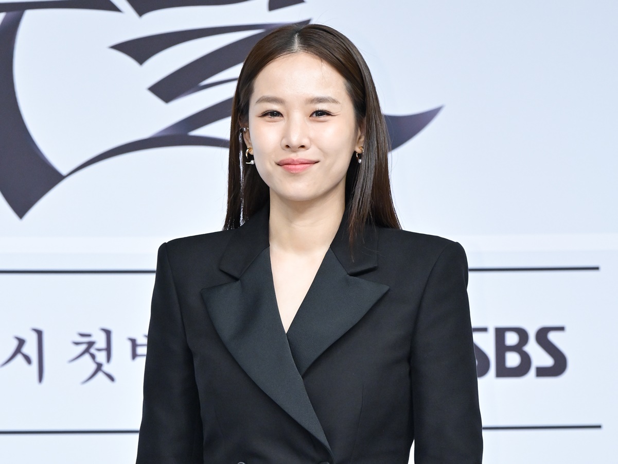 “俳優イ・ドンゴンの元妻”女優、一人娘とのシングルライフを公開！「視聴者に勇気を与えたい」