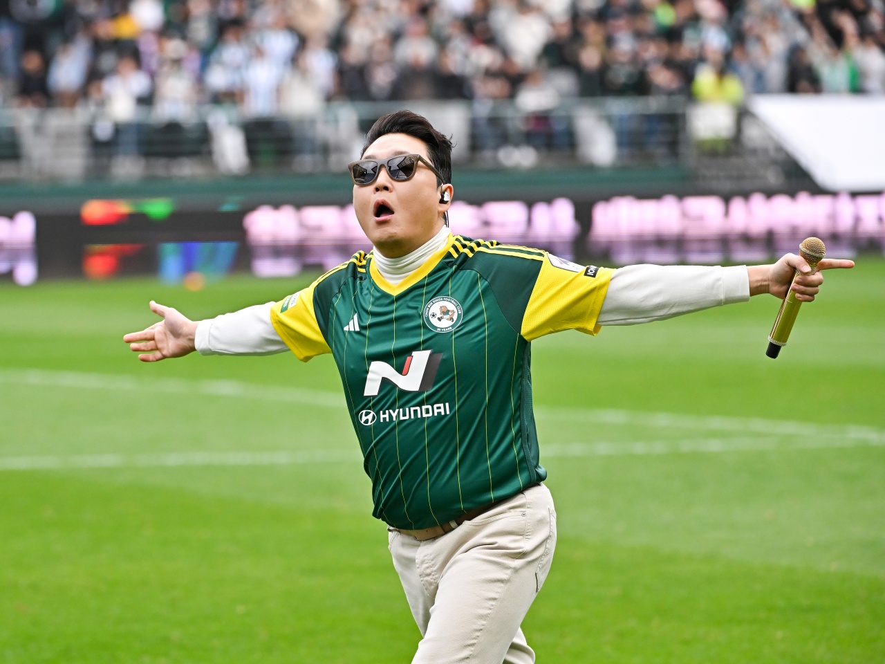 2日間で7人が病院搬送、78人が応急処置…『江南スタイル』歌手PSYの“びしょ濡れショー”での被害