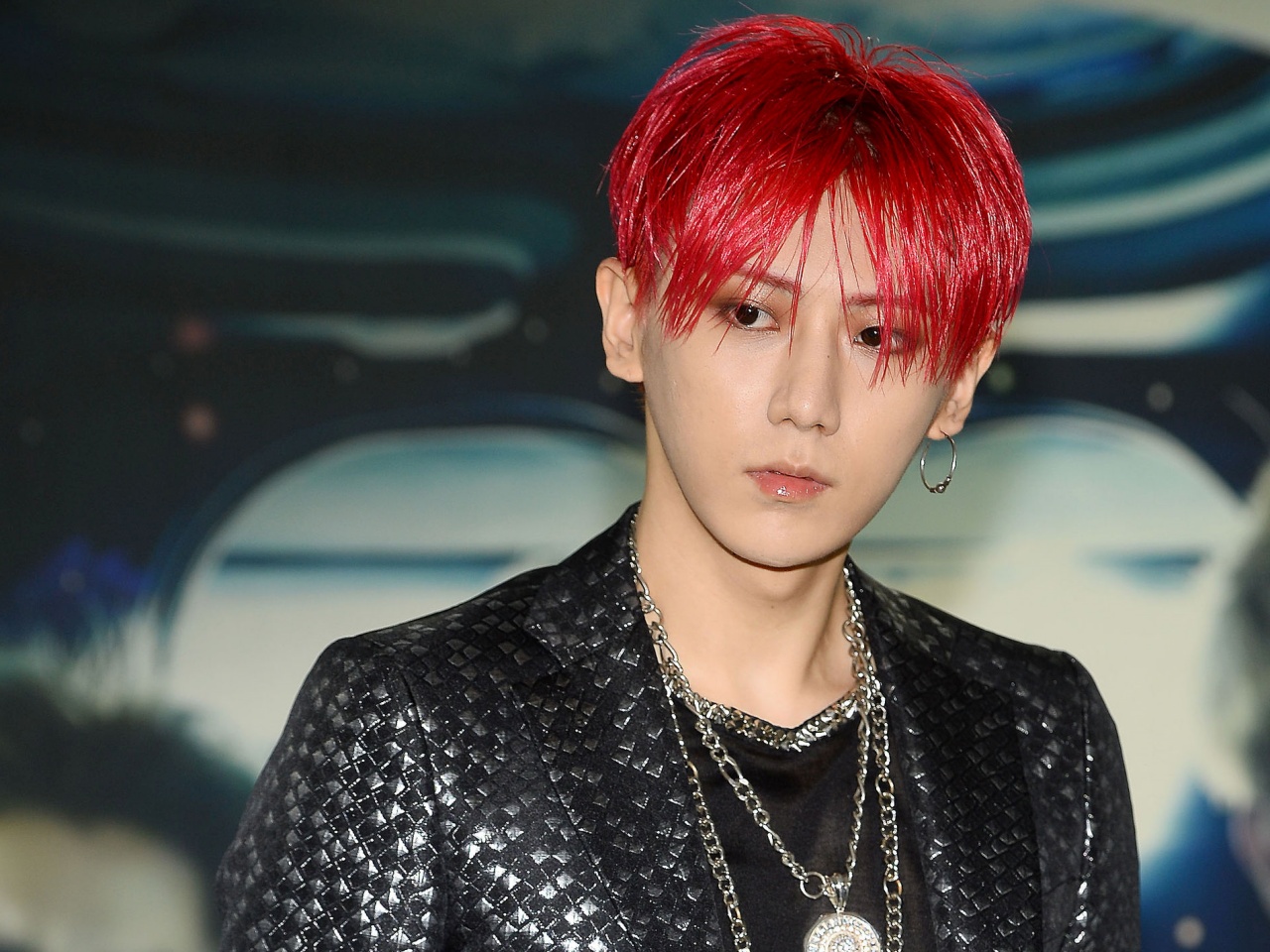 「事務所からファンミに参加するなと言われた」グループを脱退した元K-POP男性アイドル、8年越しの“暴露”