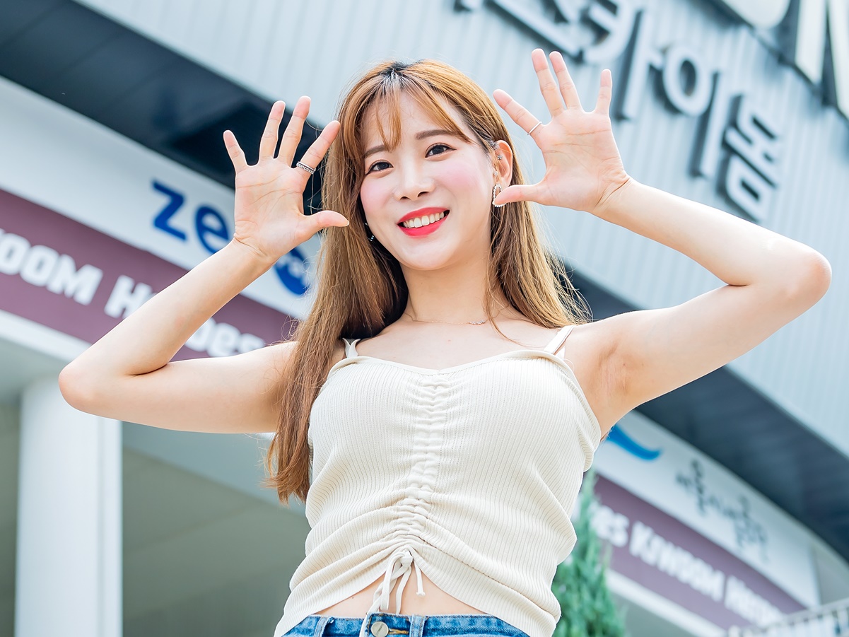 「脚線美の妖精だ！」韓国プロ野球チアの“圧巻レッグライン”に反響「素晴らしい」「綺麗…」【PHOTO】