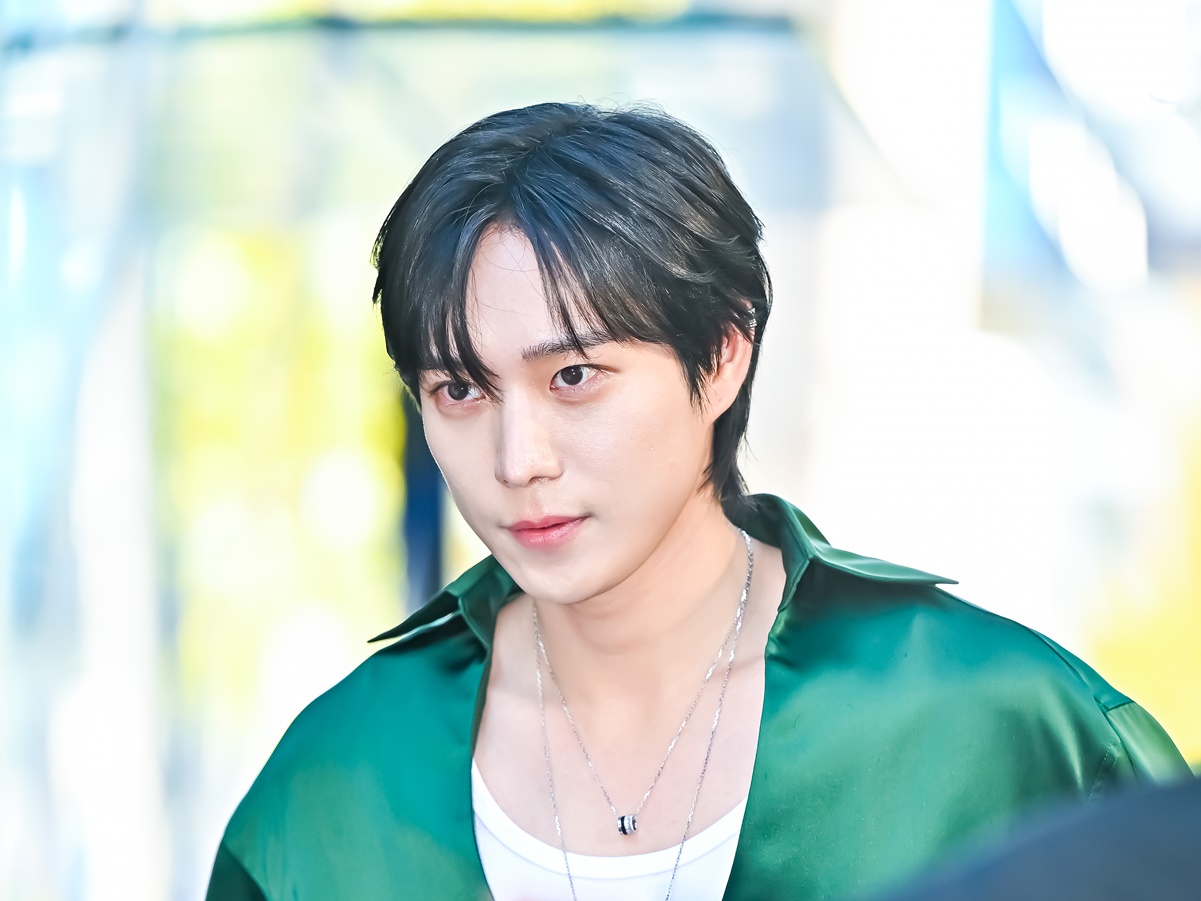 俳優キム・ヨンデ、28歳にして“違和感0”の制服姿…行定勲監督初演出の韓ドラで完璧な高校生に！