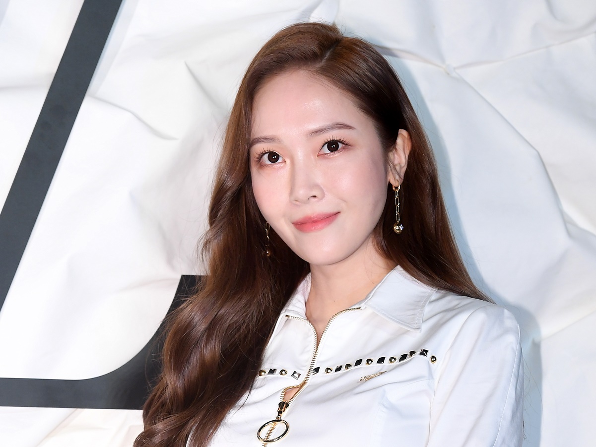 【写真】少女時代を脱退したジェシカ（35）の近況…“圧巻美脚”のスイムウェア堂々披露「人魚姫ですか？」