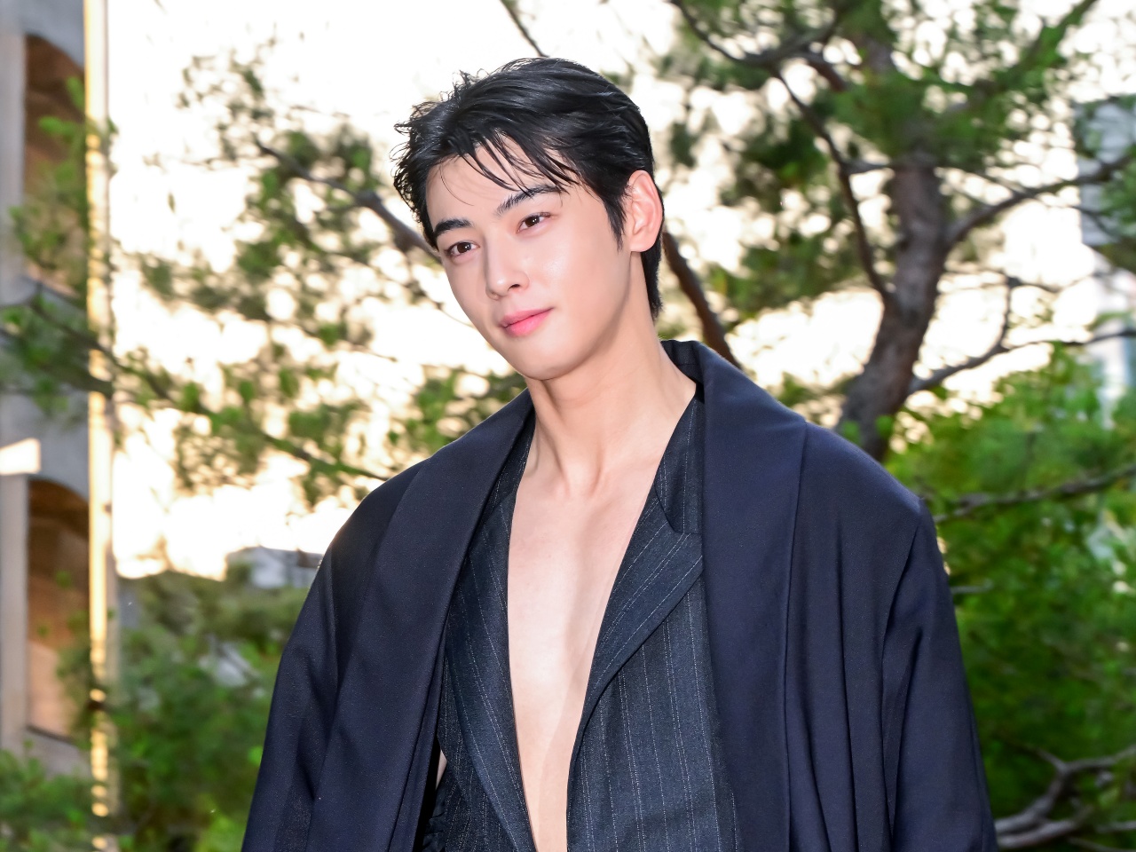 「ハンサム」以外の言葉が見つからない…“顔天才”チャ・ウヌ、色気たっぷりのスーツ姿に惚れ惚れ【PHOTO】