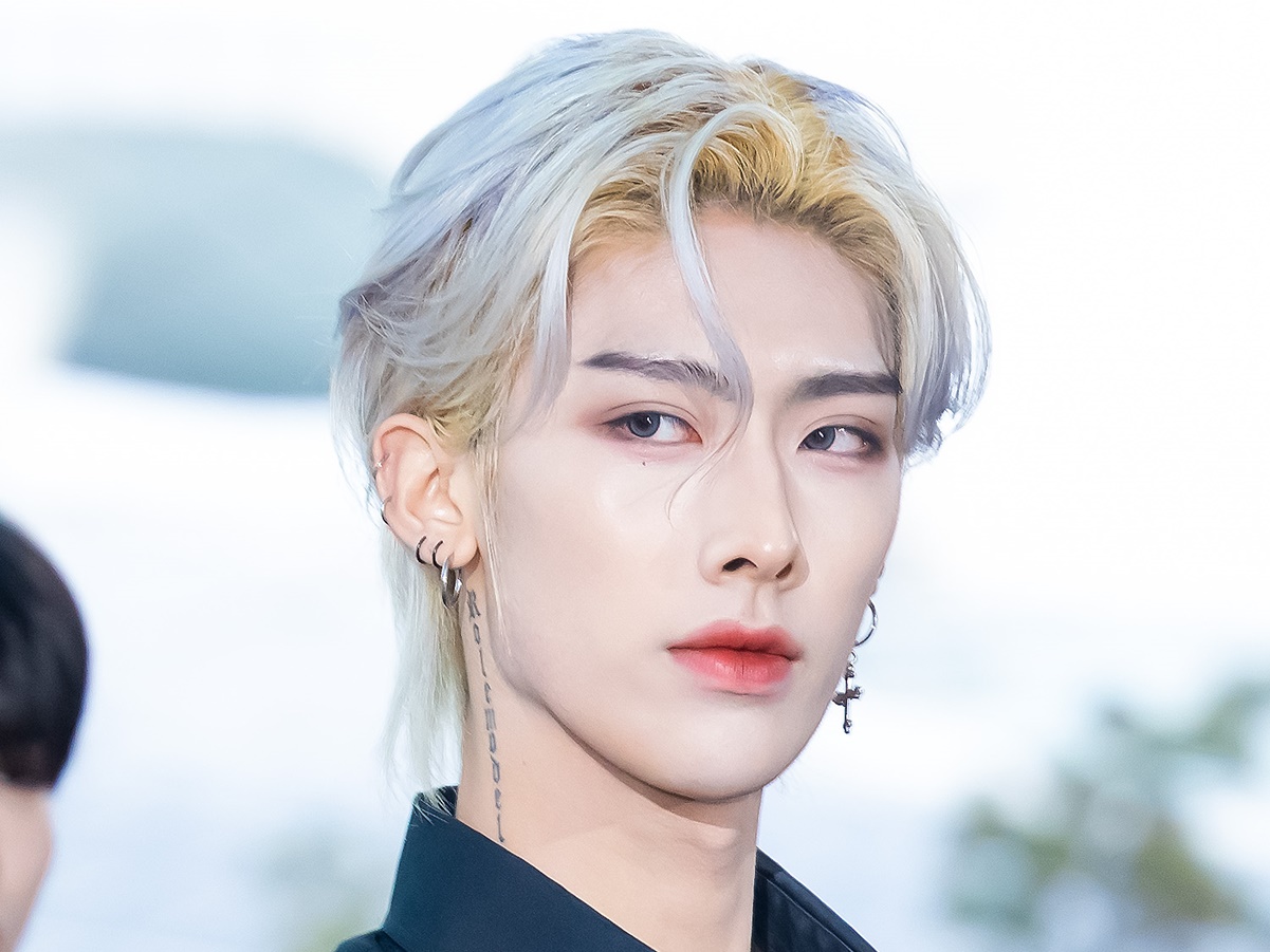 まるで童話の中の王子様…ZEROBASEONE・リッキー、初の単独雑誌撮影で見せた魅力にファン熱狂【PHOTO】