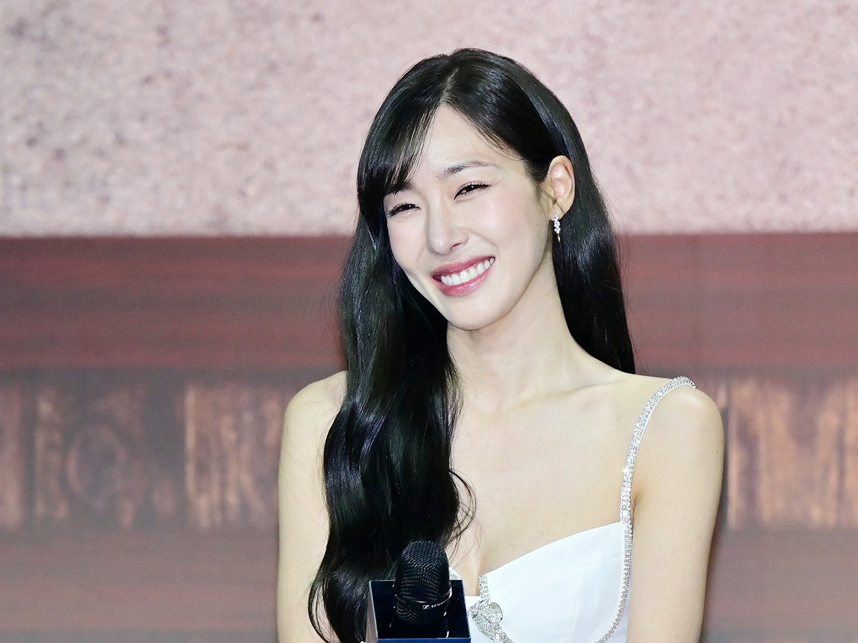 【写真】少女時代・ティファニー、ピンクの“レオタード姿”に反響続々！180度開脚に「本物のバレリーナ？」