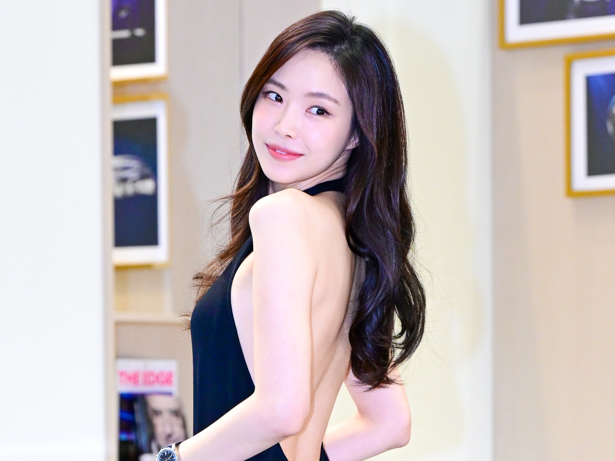 こんなにバキバキだった？Apink出身ソン・ナウン、“縦線くっきり”の美腹筋を堂々披露【PHOTO】