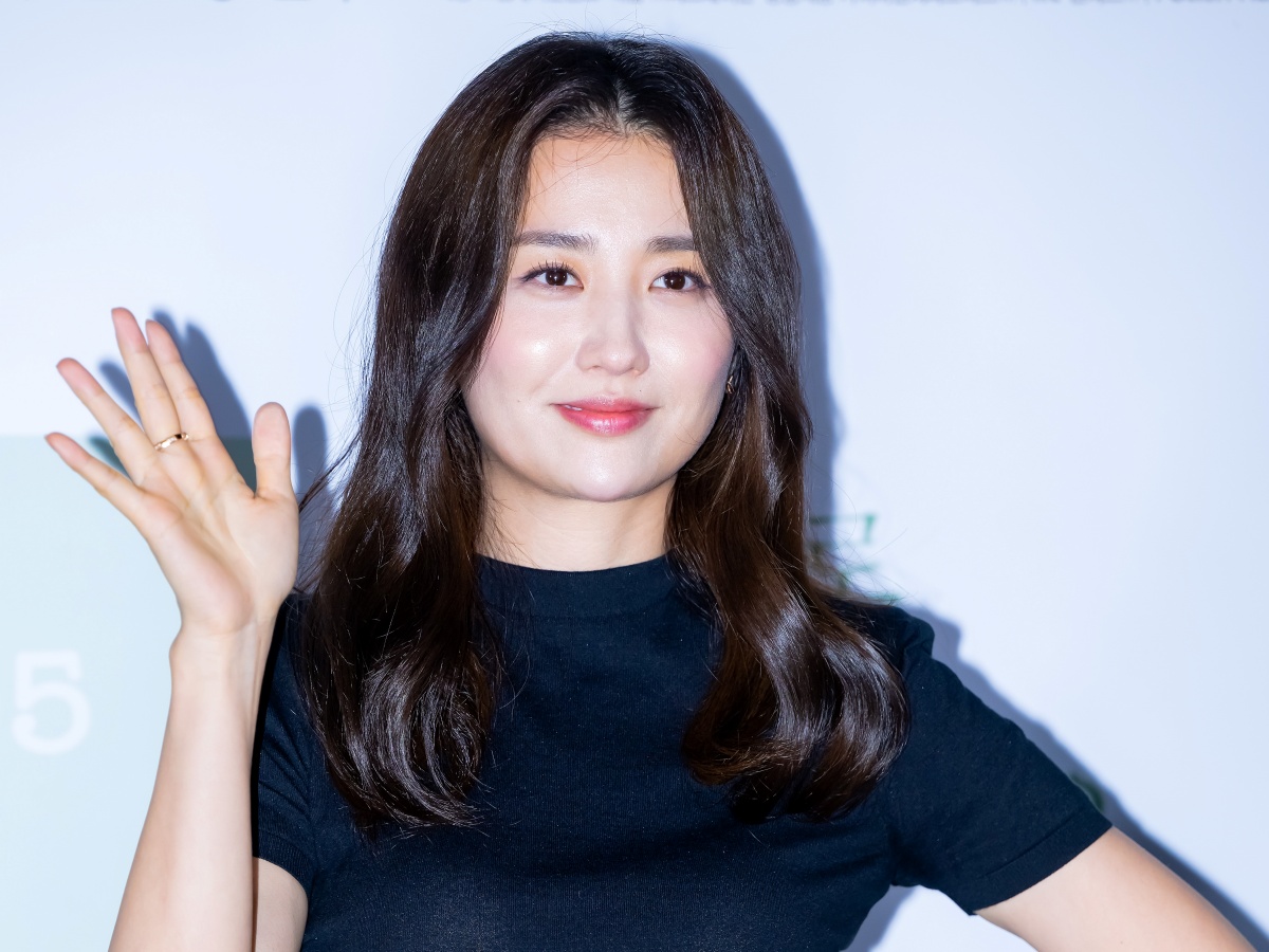 「総額いくら!?」『トンイ』女優、“超高級ブランド”で固めた休日ファッションにネット騒然【PHOTO】