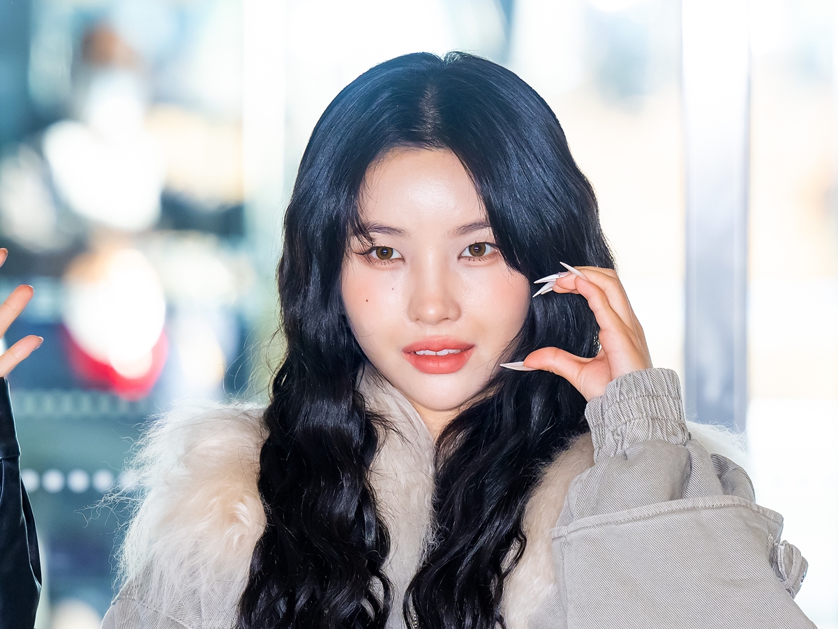 【写真】『ONE PIECE』のナミ？ (G)I-DLE・ソヨン、ピチッとドレスの美スタイルにファン熱狂！