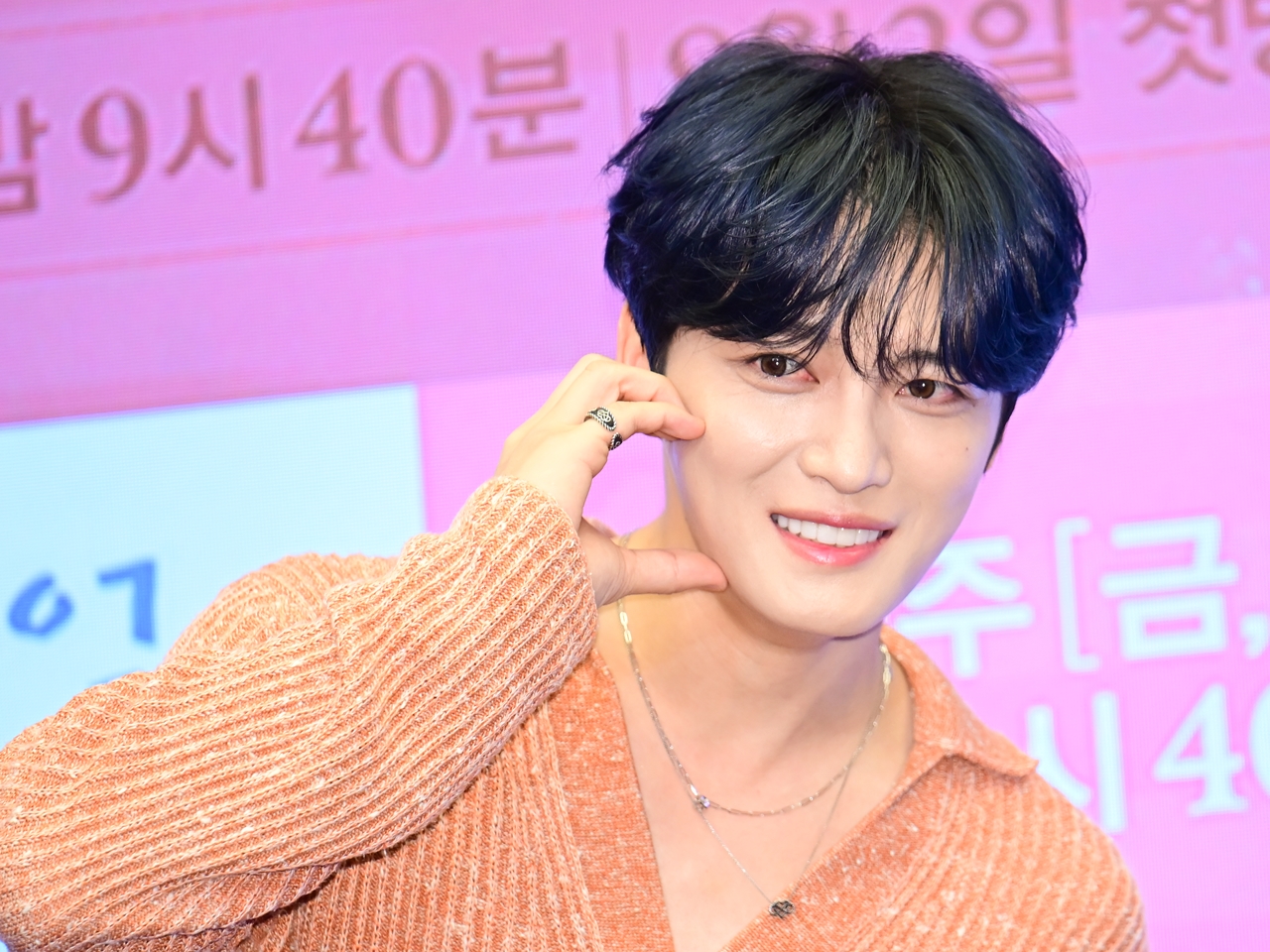 2月に来日控えるジェジュン、スターになるべくしてなった!?父は元モデル、母はのど自慢で受賞経験