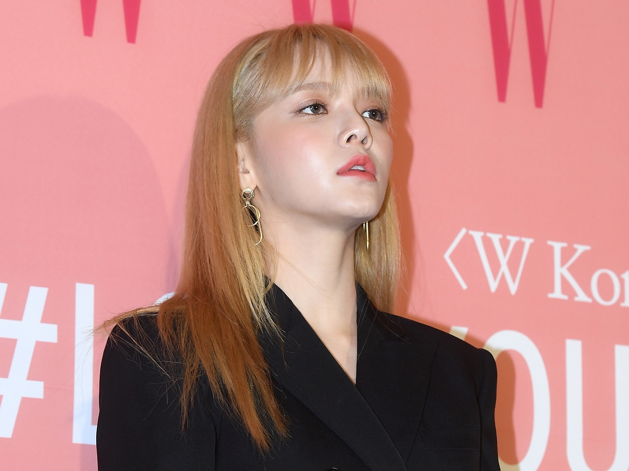 【写真】体のタトゥーも堂々と…いじめ問題で脱退した元K-POPアイドル、開放的なスイムウェア姿に変身！