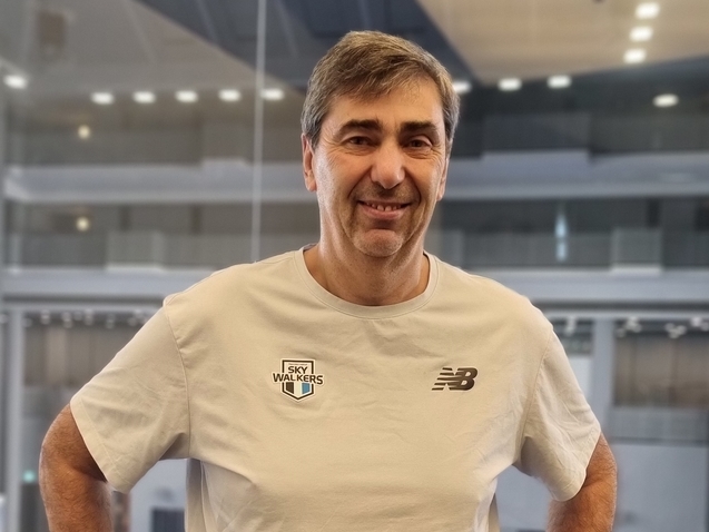 男子バレー日本代表率いたブラン監督が「三冠」達成。優勝会見で何を語ったのか