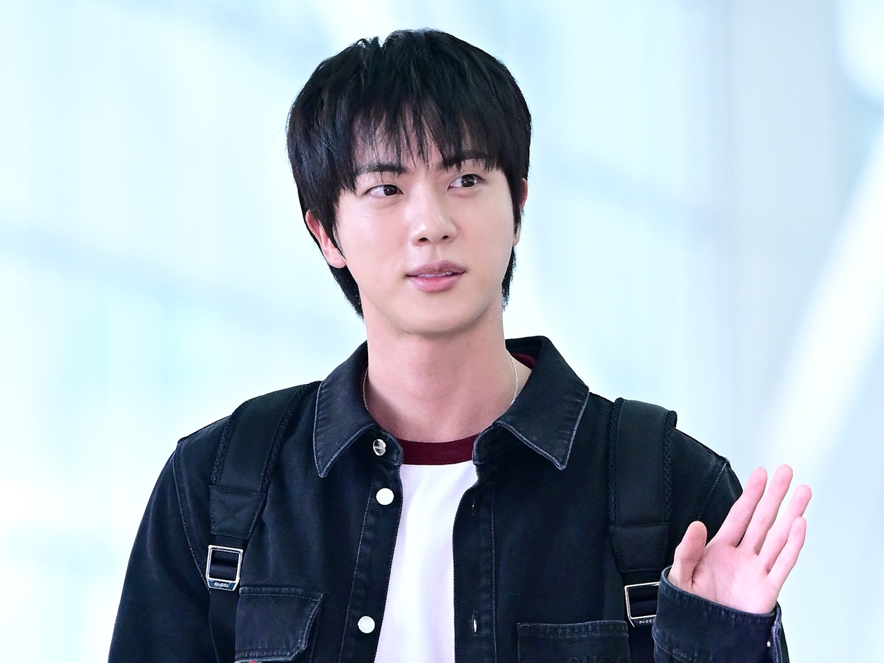 BTS・JINのハグ会でのキスしたのは“50代日本人女性”だった…韓国警察は出頭要請、現地メディア報道