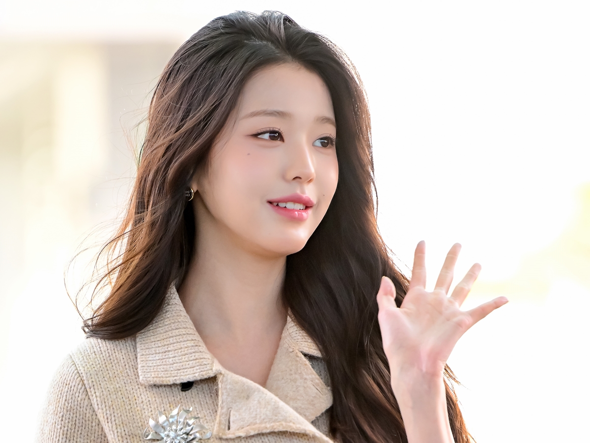 IVE・ウォニョン、韓国で開催の「2024 MUSIC BANK GLOBAL FESTIVAL」MCに！3年連続で務める