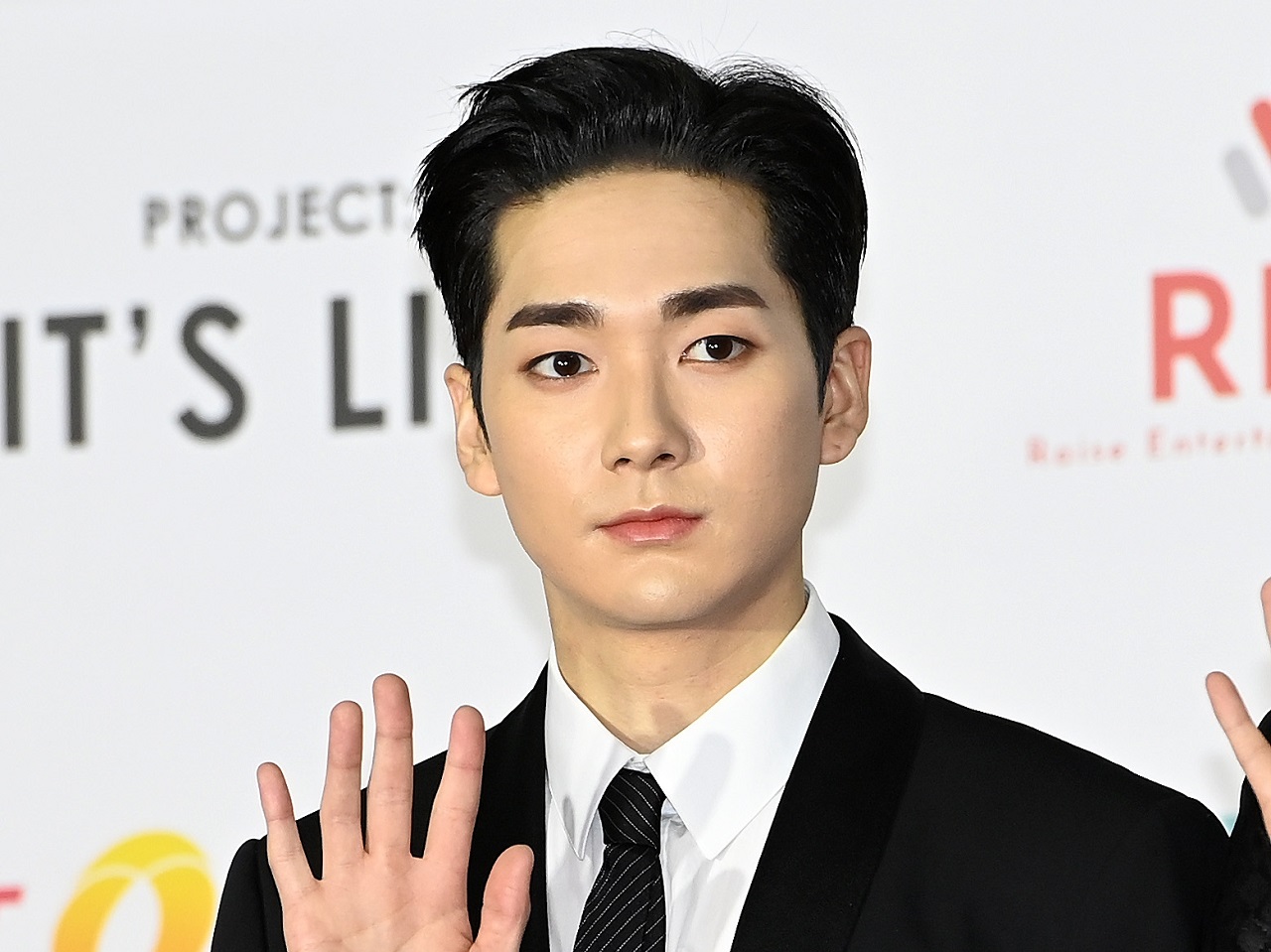 高すぎるvs妥当だ…いくら2泊3日とはいえ「4人1部屋」で“99万ウォン”の韓国歌手のイベントが物議