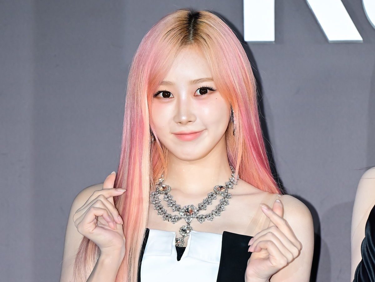 久々の暗髪にファン歓喜！aespa・ジゼル、日本のスキンケアブランド撮影で魅せた“清純ビジュ”【PHOTO】
