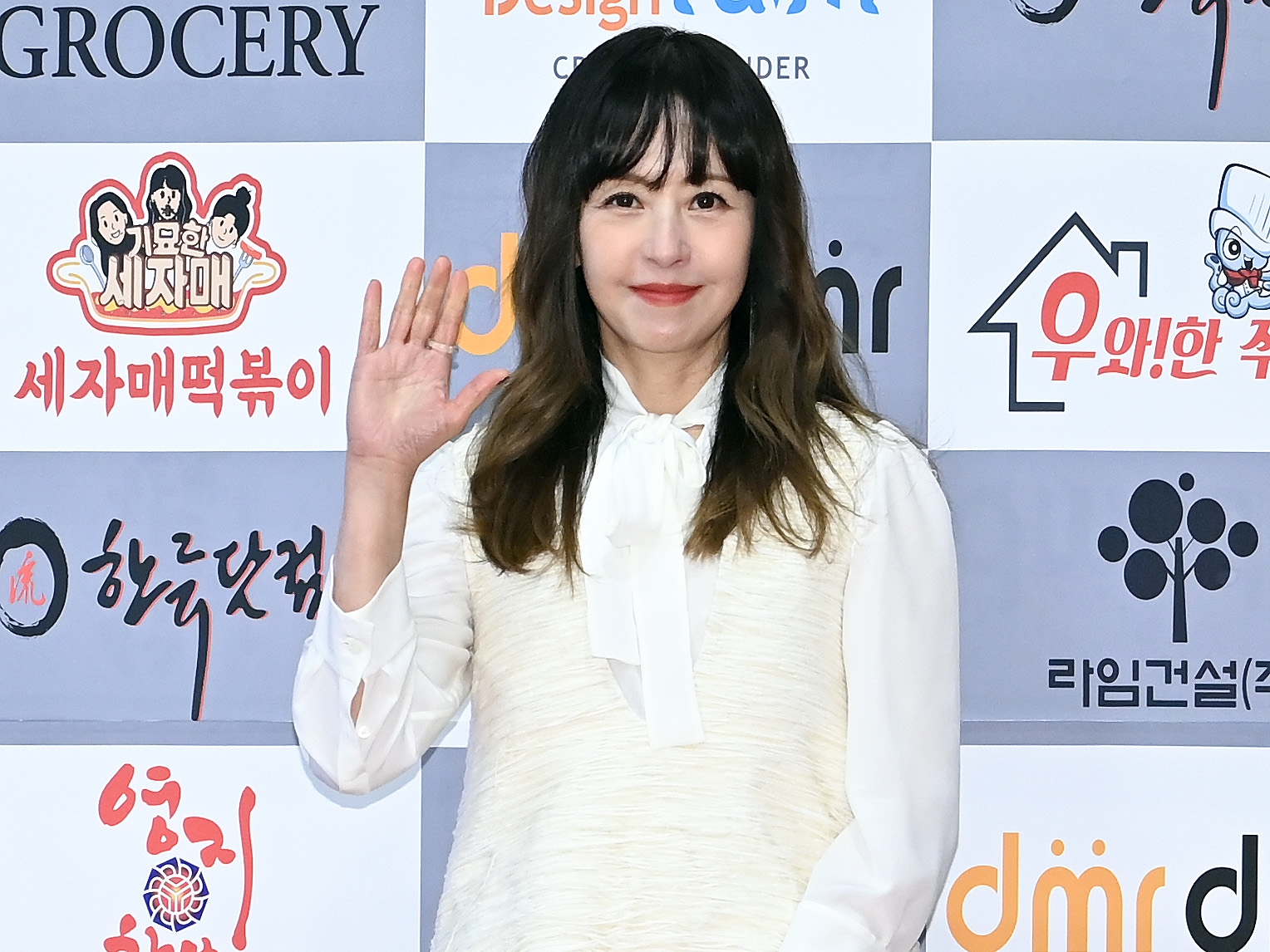 30年以上も連れ添った元夫は海外で突然死…乳がん乗り越えた“韓国で最も美しい60代”タレント、恋人とテレビ出演