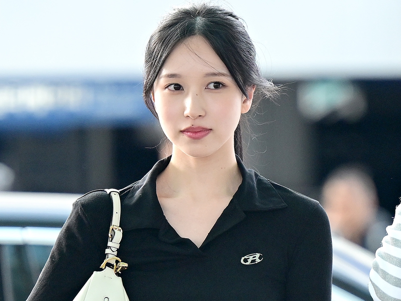 「どストライク」TWICE・ミナ、金髪ボブに大変身！素肌を露わにした抜群のスタイルで魅了