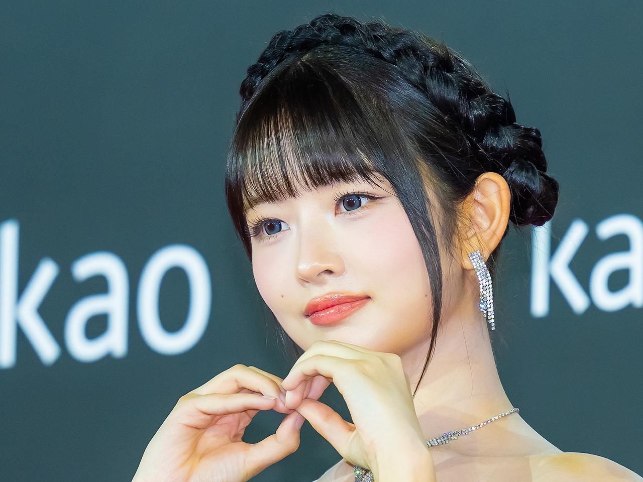 IVE・レイ、日本で見せたエモSHOTに反響！「少女漫画から出てきたみたい」「可愛すぎる」