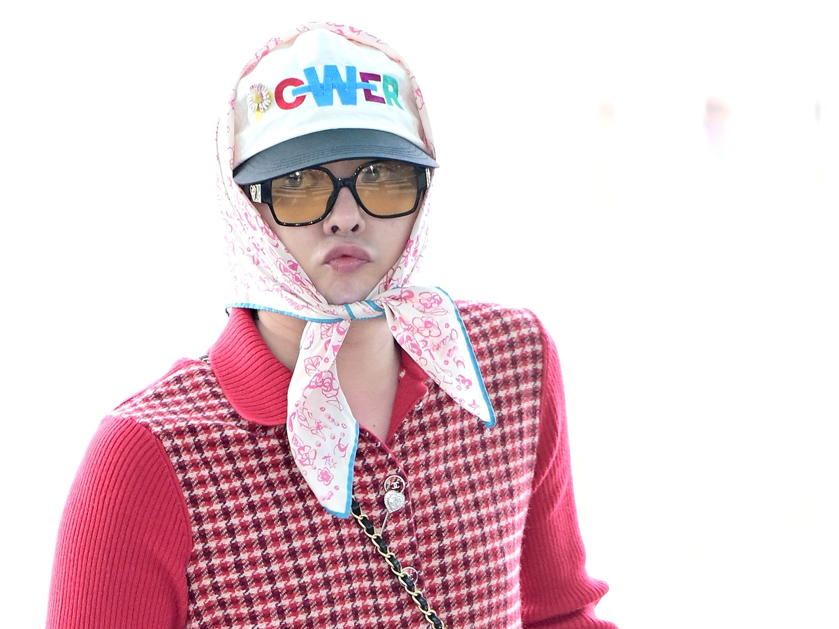 奇抜なニット帽もお手の物！G-DRAGON、さすがのファッションセンスを披露