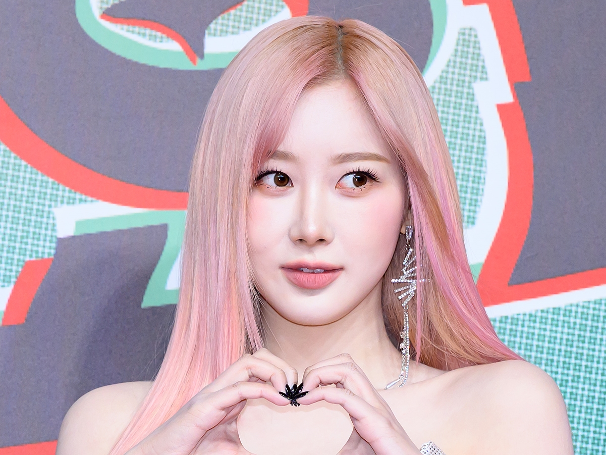 「誘惑してます？」aespa・ジゼル、美脚際立つ“部屋着SHOT”に視線釘付け【PHOTO】