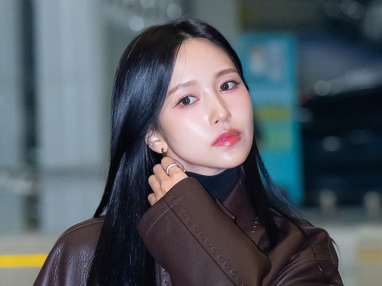 TWICE・ミナに「叱られたい」ファンが続出！ジャケット羽織り、“シゴデキ”上司に変身【PHOTO】